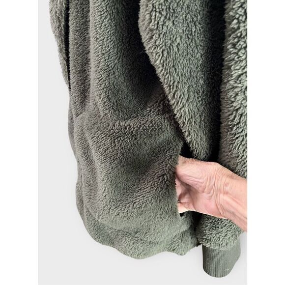 HEM & THREAD PLUSH FUZZY HOODED JACKET W/ POCKETS OLIVE WOMEN’S ONE SIZE - Picture 3 of 8